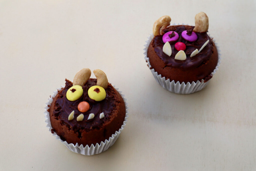 Anleitung Monster Muffin für die Monsterparty zum Kindergeburtstag mit dem Motto Monster oder für den Grüffelo Geburtstag