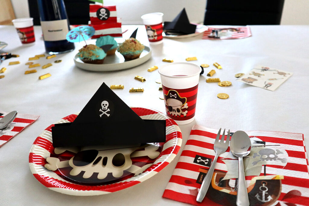 Piratenparty Geburtstagsbox für den Kindergeburtstag zum Motto Pirat