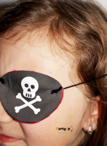 Anleitung und Vorlage für eine Piraten-Augenklappe für das Kostüm zum Piraten Geburtstag