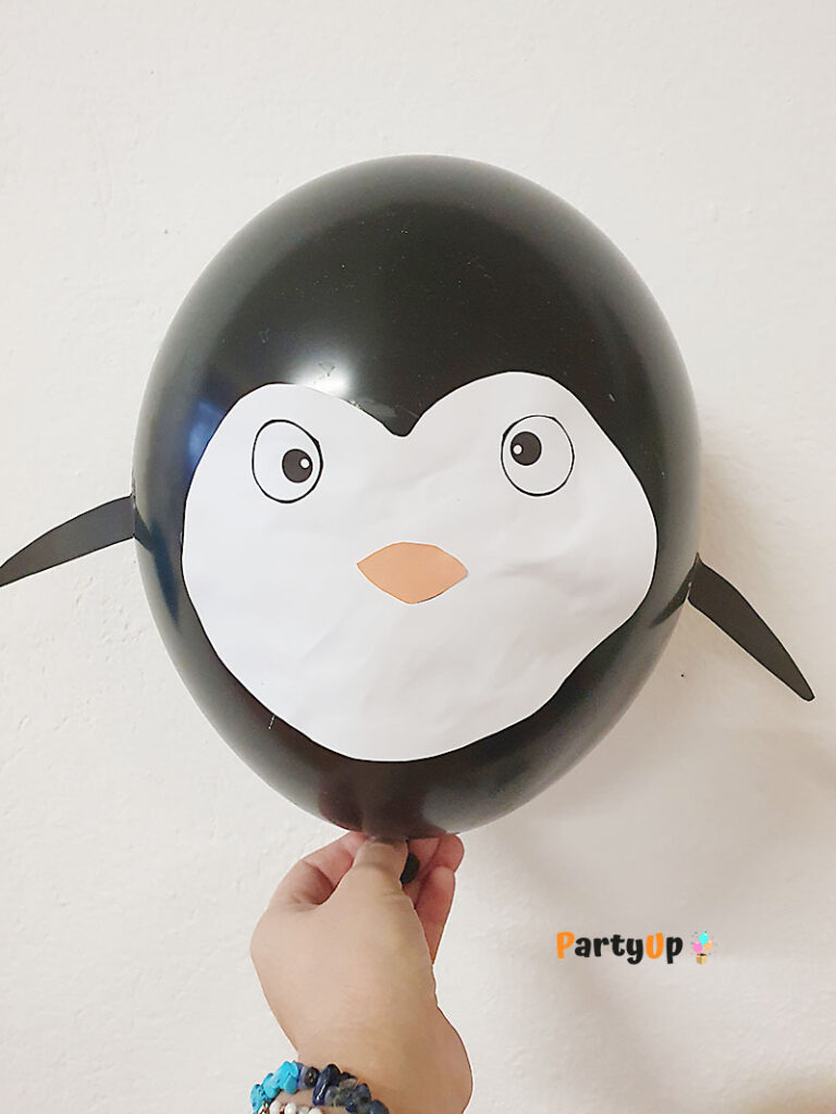 DIY Deko basteln für den Kindergeburtstag im Winter Pinguin Luftballon selber machen