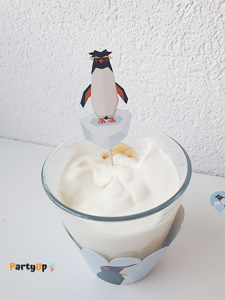 Schöne Deko für Muffins und Snacks für den Kindergeburtstag zum Motto Pinguin mit Umrandungen und Picker