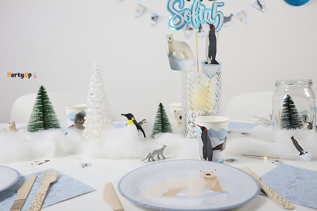 Tischdeko Idee Winter Wunderland Geburtstagsparty für Kinder mit Eisbär und Pinguin