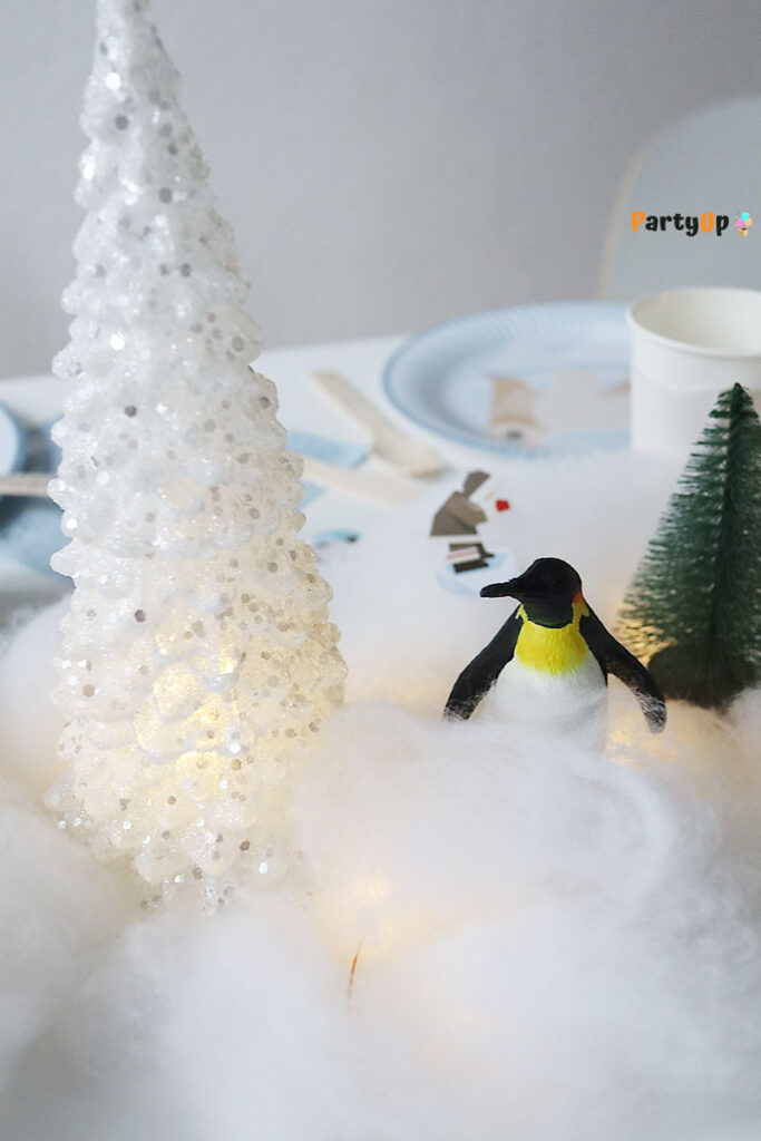 Tischdekoration Ideen für den Kindergeburtstag zum Motto Pinguin / für die Pinguin Party im Winter