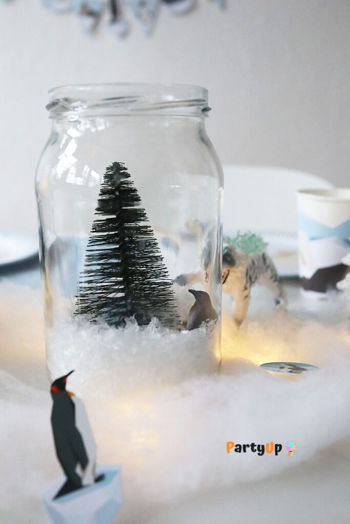 Tannenbäumchen im Vorratsglas mit Kunstschnee einfache Deko Idee für den Winter