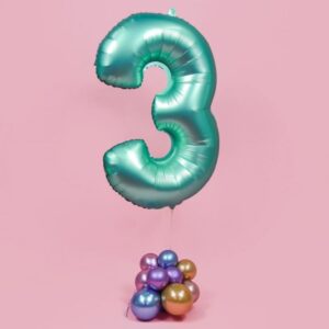 Dieser XL Zahl 3 Folienballon in Mintgrün ist die ideale Ergänzung für deine Raum Dekoration für die Geburtstagsparty. Er ist heliumgeeignet.