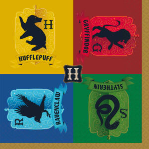 Auf dieser Harry Potter Serviette sind die Wappen der Häuser Gryffindor, Slytherin, Hufflepuff und Ravenclaw zu sehen, welche zur Schule für Zauberei und Hexerei - Hogwarts angehören. Sie ist die ideale Ergänzung deiner Tischdekoration für die Zauberer Party.