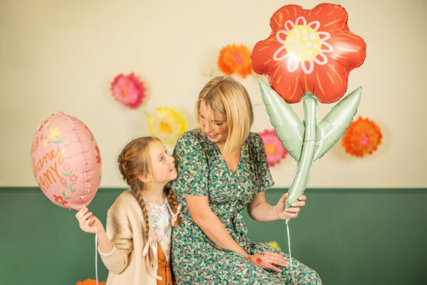 Der Supershape Folienballon Blume ist das perfekte Geschenk zum Muttertag oder eine tolle Dekoration für deine Blumenparty. Jetzt bestellen!