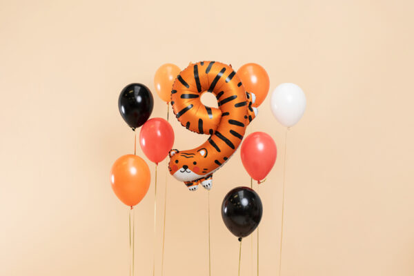 Grosser XL Zahlenballon 9 mit einem coolen Tiger für den Dschungel-Look oder Raubkatzenparty ist die perfekte Ergänzung der Geburtstagsdeko.