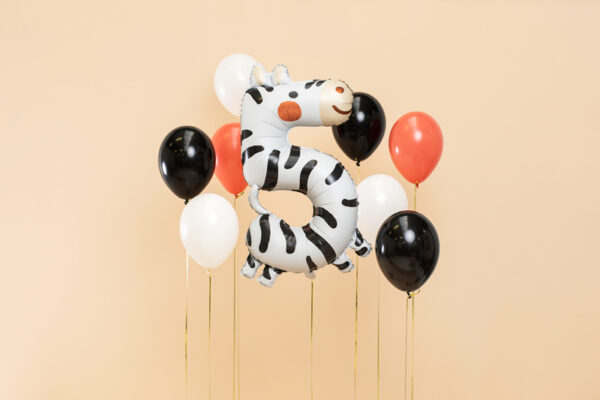 Grosser XL Zahlenballon mit der Zahl 5 und einem süssen Zebra für den Dschungel-Look. Die perfekte Geburtstagsdeko für den Kindergeburtstag.