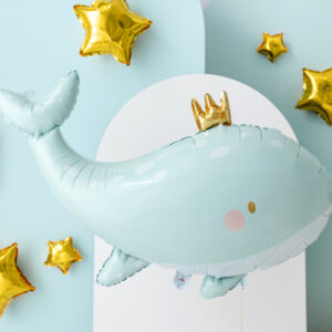 Dieser Folienballon hat die Form eines Wals. Der Wal ist ein echter Hingucker beim Kindergeburtstag zum Motto Unterwasser oder Meerjungfrau.