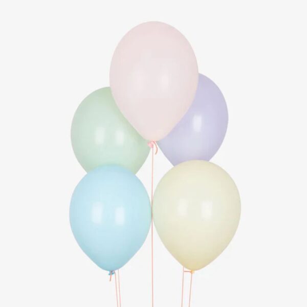 Verleihe deiner Party eine zarte und bezaubernde Note mit unserem Luftballon-Set in Pastell-Tönen. 10 Ballons in den Farben Rosa, Lila, Gelb, Grün und Blau.