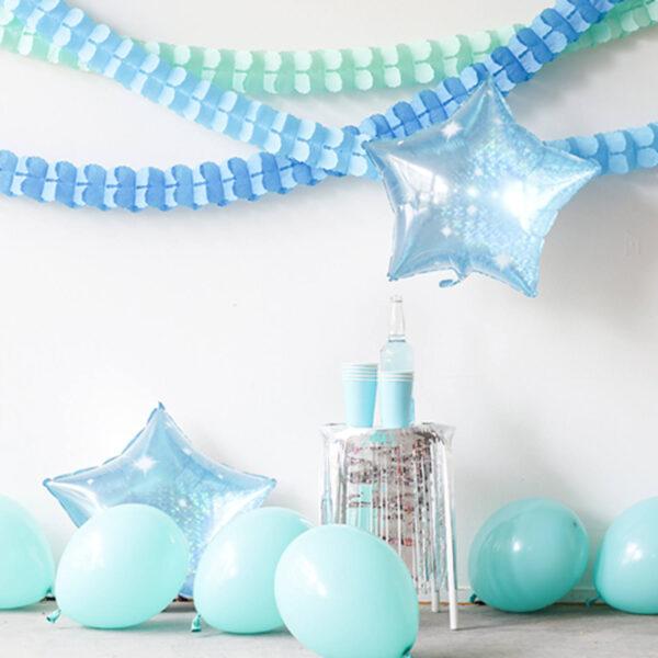 Verzaubern Sie Ihre Feier mit unseren Pastellblauen Girlanden - der perfekte Akzent für Meerjungfrauen- oder Unterwasserthemenpartys. Einfache Montage.