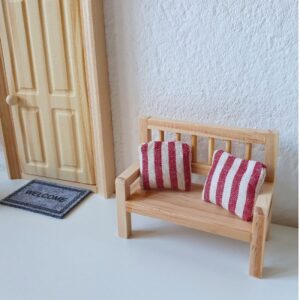 Mini Bank aus Holz mit 2 Mini-Kissen für Wichtel. In rustikalem Look und Leinen-Optik, 3-teilig. Perfekt für eine gemütliche Pause vor der Wichteltür.