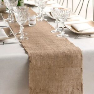 Verleihe deiner Tischdeko einen natürlichen Touch mit unserem Jute Tischläufer. Flexibel für jede Feier, von Hochzeiten bis zu Geburtstagen.