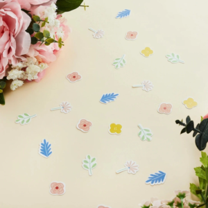 Verschönere deine Party mit unserem umweltfreundlichen Blumenkonfetti aus Papier. Perfekt für Frühlings- und Bienenpartys. 10g Packung.