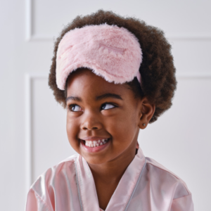 Beschenke deine Gäste mit unserer flauschigen rosa Schlafmaske – ideal für Pyjama Partys und als süsses Giveaway als Erinnerung an die Party!