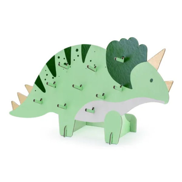 Entdecke diesen Snack Ständer Triceratops für deine nächste Dino Party! Perfekt für die Präsentation von kleinen Leckereien. Einfacher Aufbau.